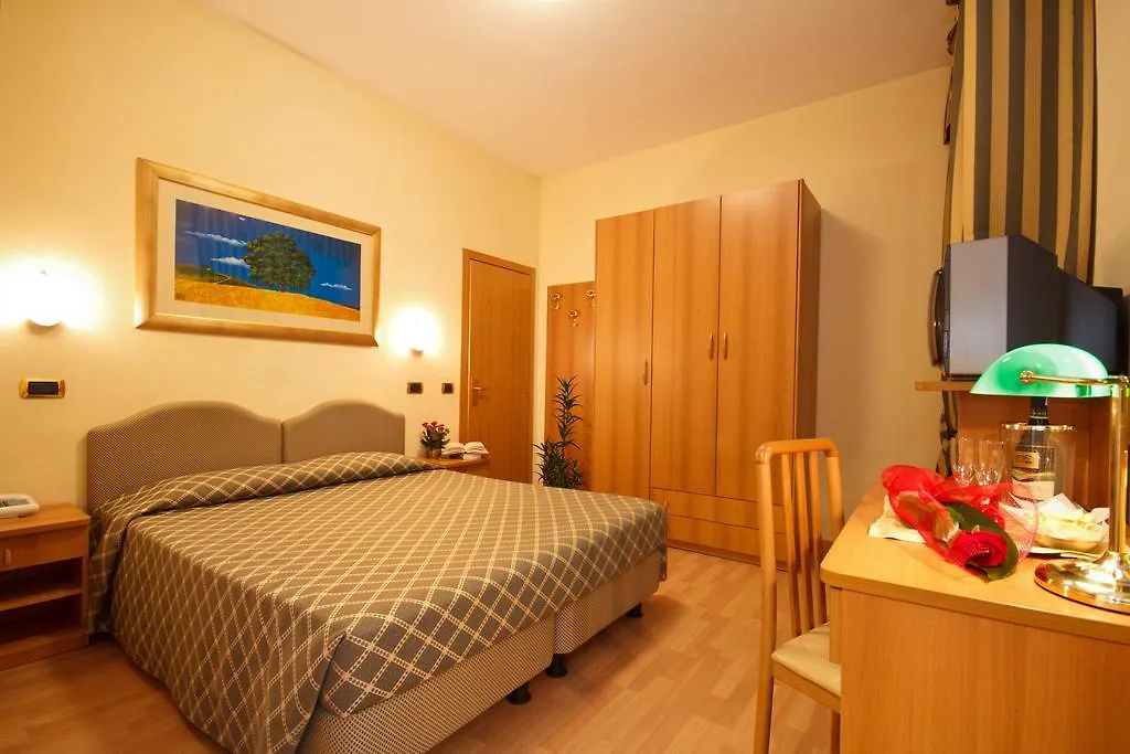 Hotel Villa Luca-1